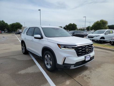 Used 2025 Honda Pilot EX-L image 3