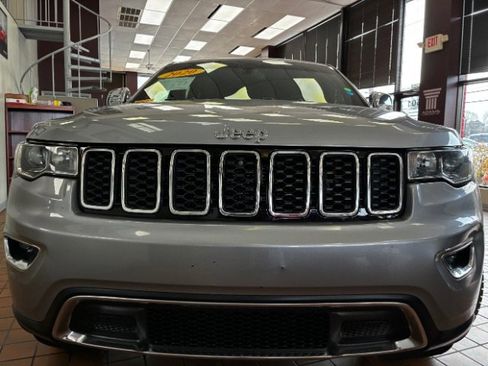Used 2020 Jeep Grand Cherokee Limited w/ Luxury Group II image 4