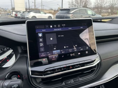 Used 2024 Jeep Compass Trailhawk image 16