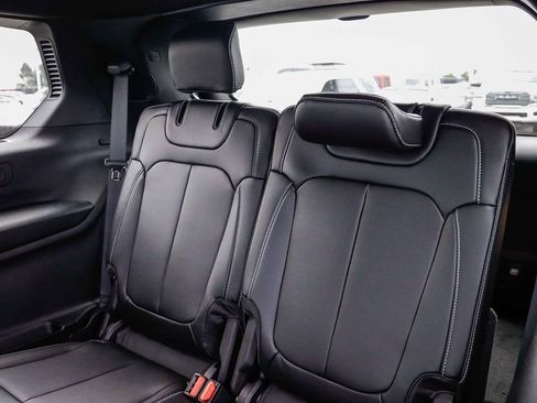 New 2025 Jeep Grand Cherokee L Limited w/ Black Appearance Package image 21