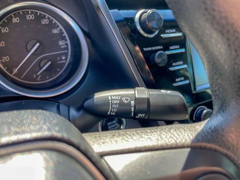 Used 2018 Toyota Camry LE image 26