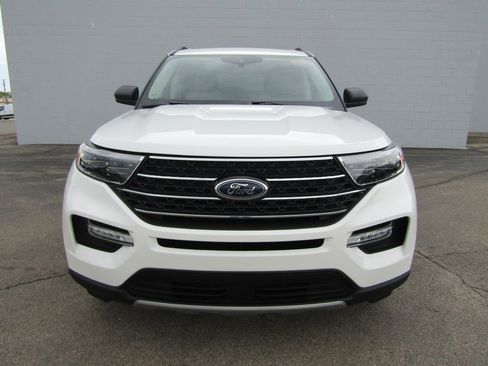 Used 2024 Ford Explorer XLT w/ Equipment Group 202A AWD/4WD image 3