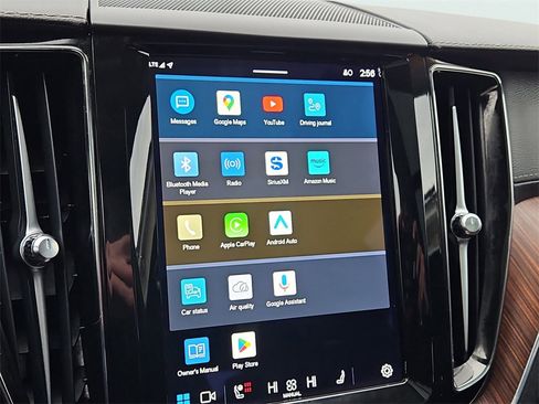 Used 2023 Volvo XC60 B6 Ultimate w/ Protection Package Premier image 18