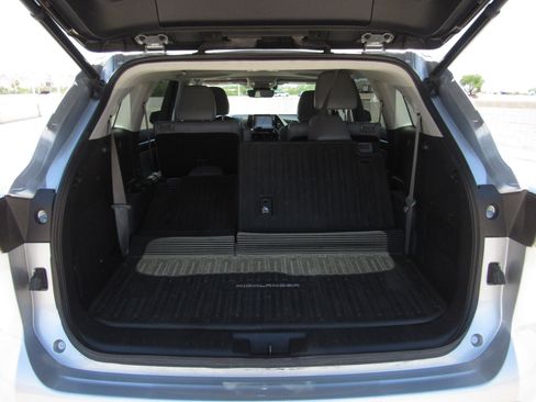 Used 2021 Toyota Highlander Limited AWD/4WD image 13
