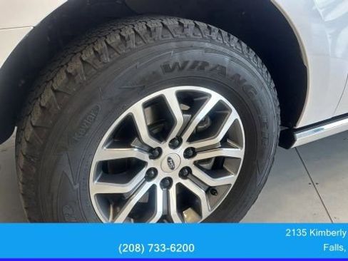 Used 2018 Ford Expedition Max Platinum AWD/4WD image 12