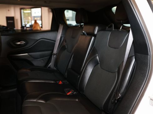 Used 2021 Jeep Cherokee Limited image 13