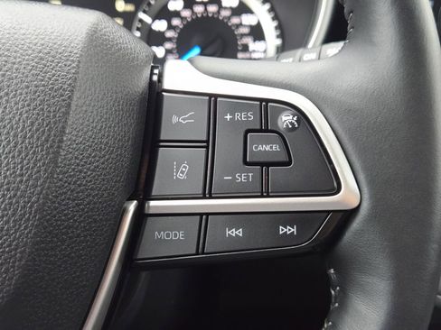 Used 2025 Toyota Highlander XLE image 31