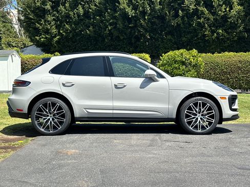 New 2026 Porsche Macan AWD/4WD image 9