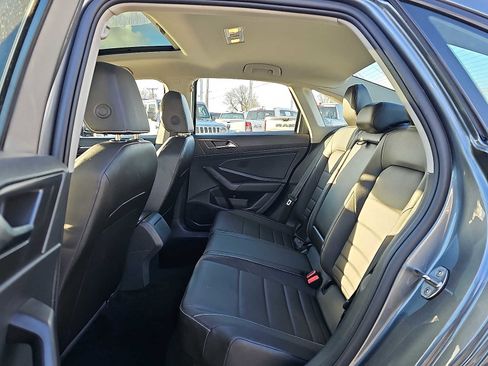 Used 2024 Volkswagen Jetta SE image 10