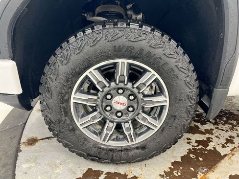 Used 2025 GMC Sierra 1500 AT4 image 28