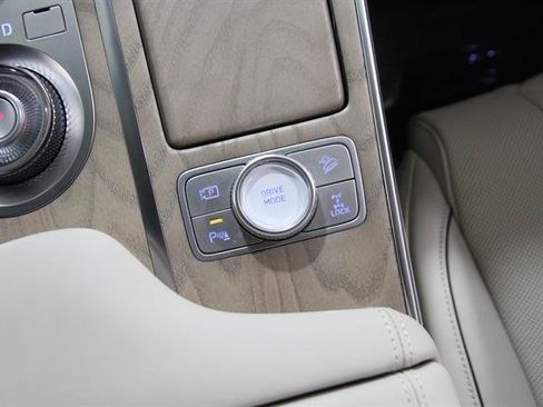 Used 2024 Genesis GV80 3.5T Advanced AWD/4WD image 18