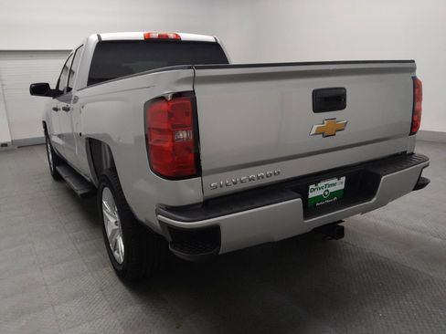 Used 2018 Chevrolet Silverado 1500 Custom w/ Custom Convenience Package RWD image 5