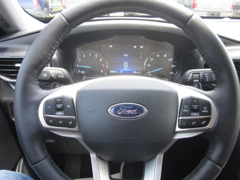 Used 2020 Ford Explorer XLT w/ Equipment Group 202A AWD/4WD image 23