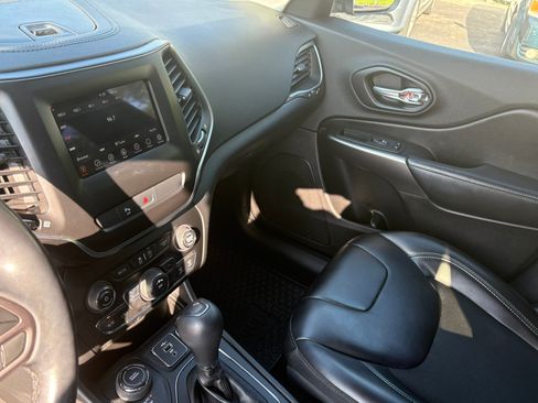 Used 2020 Jeep Cherokee Latitude Plus w/ Cold Weather Group AWD/4WD image 21