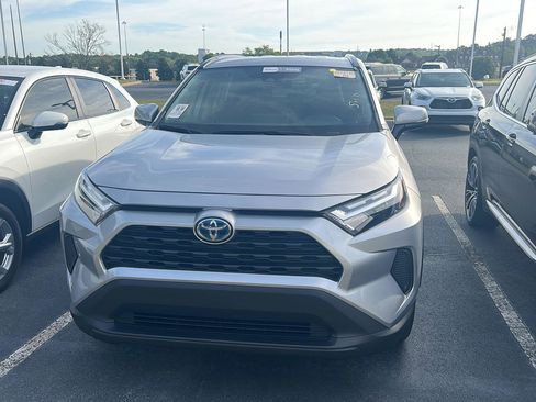 Used 2022 Toyota RAV4 XLE image 3