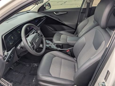 Used 2024 Kia Niro EX Touring FWD image 12