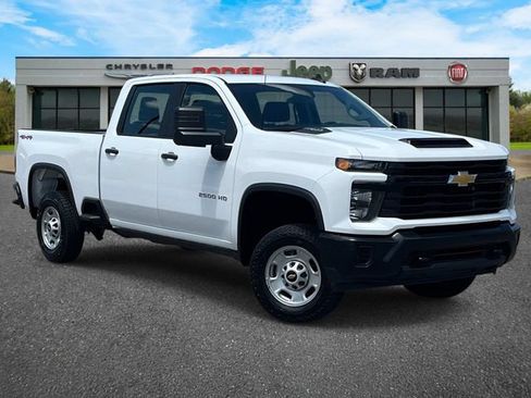 Used 2025 Chevrolet Silverado 2500 W/T AWD/4WD image 2
