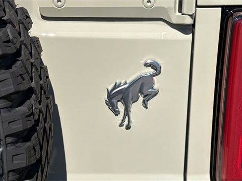New 2025 Ford Bronco Badlands image 12