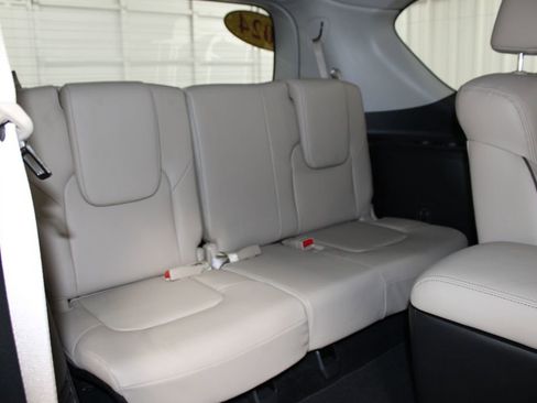 Used 2024 Nissan Armada SL w/ Captain's Chairs Package image 32