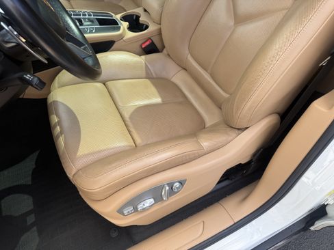 Used 2018 Porsche Macan AWD/4WD image 14