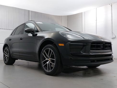 Certified 2026 Porsche Macan AWD/4WD image 9