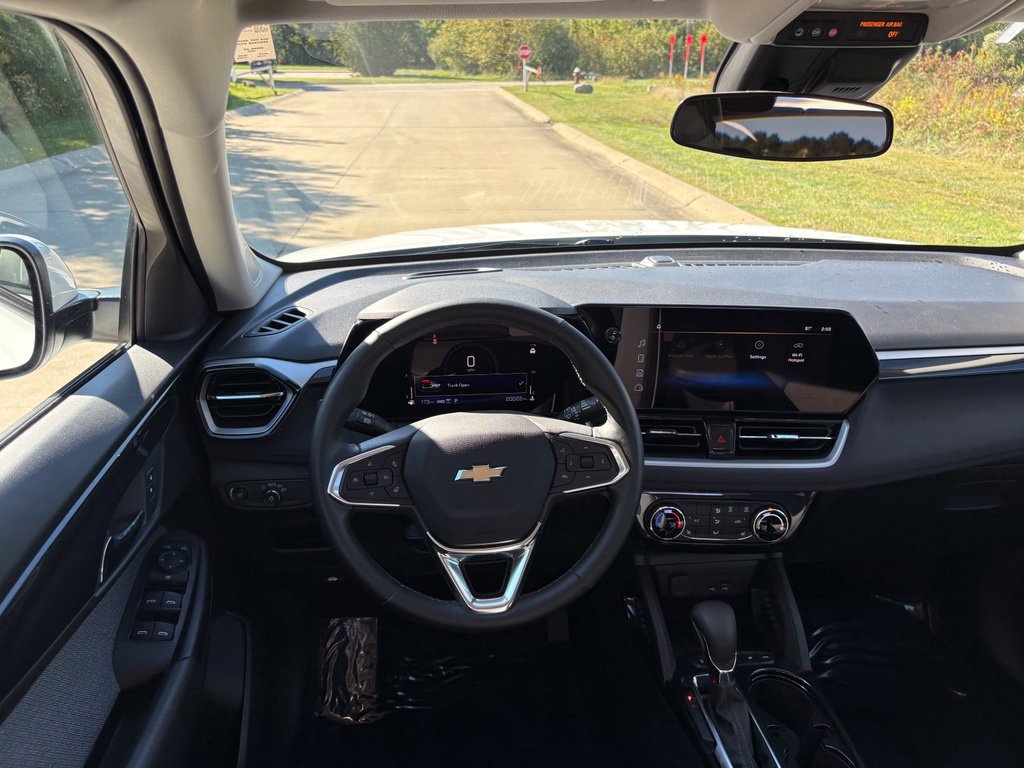 Used 2024 Chevrolet TrailBlazer LT w/ LT Cold Weather Package AWD/4WD image 39