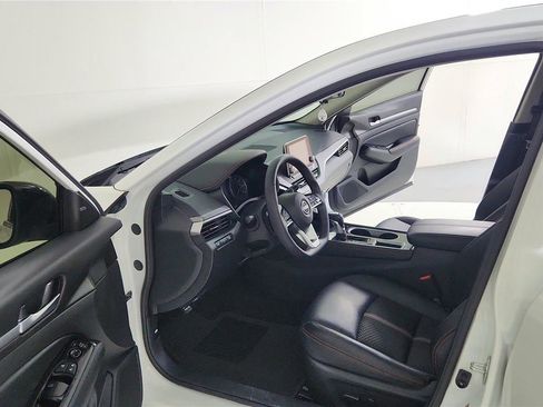 Certified 2024 Nissan Altima 2.5 SR image 15