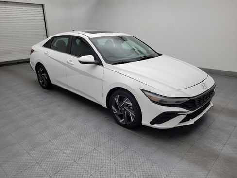 Used 2025 Hyundai Elantra SEL FWD image 11