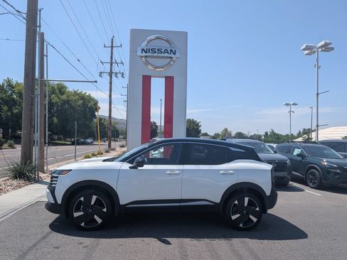 Used 2026 Nissan Kicks SR w/ Cold Weather Package AWD/4WD image 1