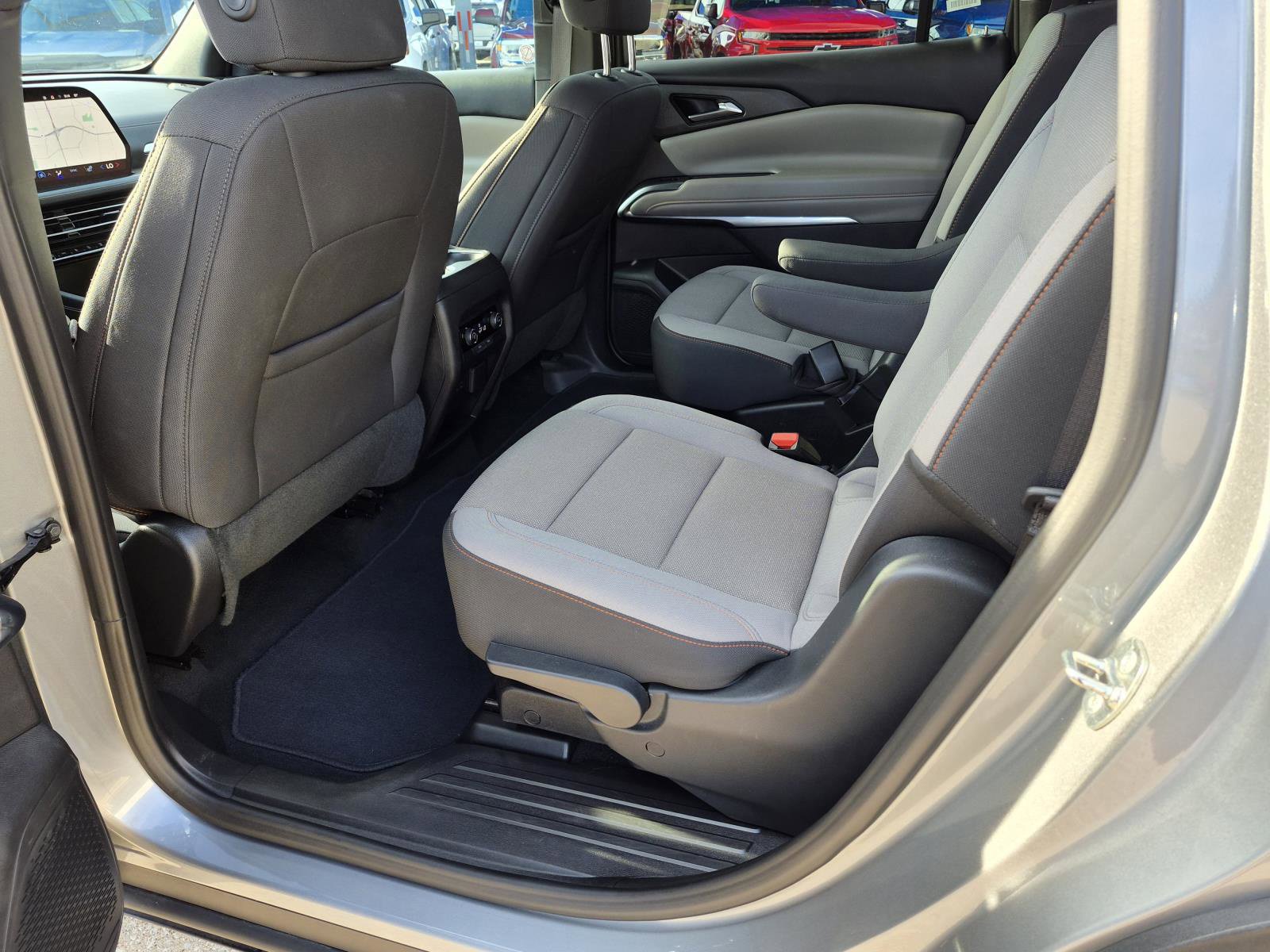 Used 2026 Chevrolet Traverse LT w/ Driver Confidence Package FWD image 3