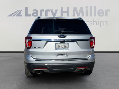 Used 2018 Ford Explorer Limited w/ Ford Safe & Smart Package image 4