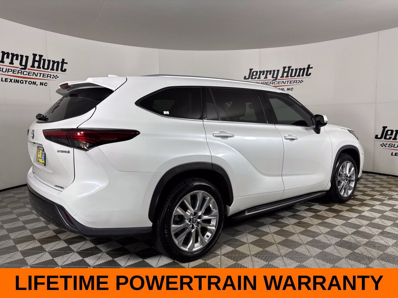 Used 2023 Toyota Highlander Limited FWD image 6