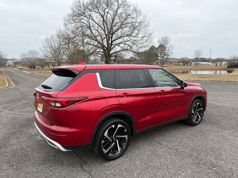 Used 2022 Mitsubishi Outlander SE image 5