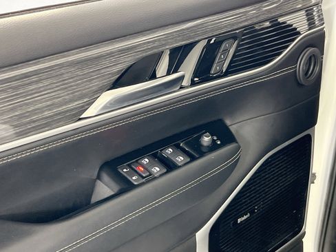 Used 2022 Jeep Wagoneer Series III w/ Premium Group I image 18