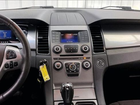 Used 2019 Ford Taurus SEL FWD image 6