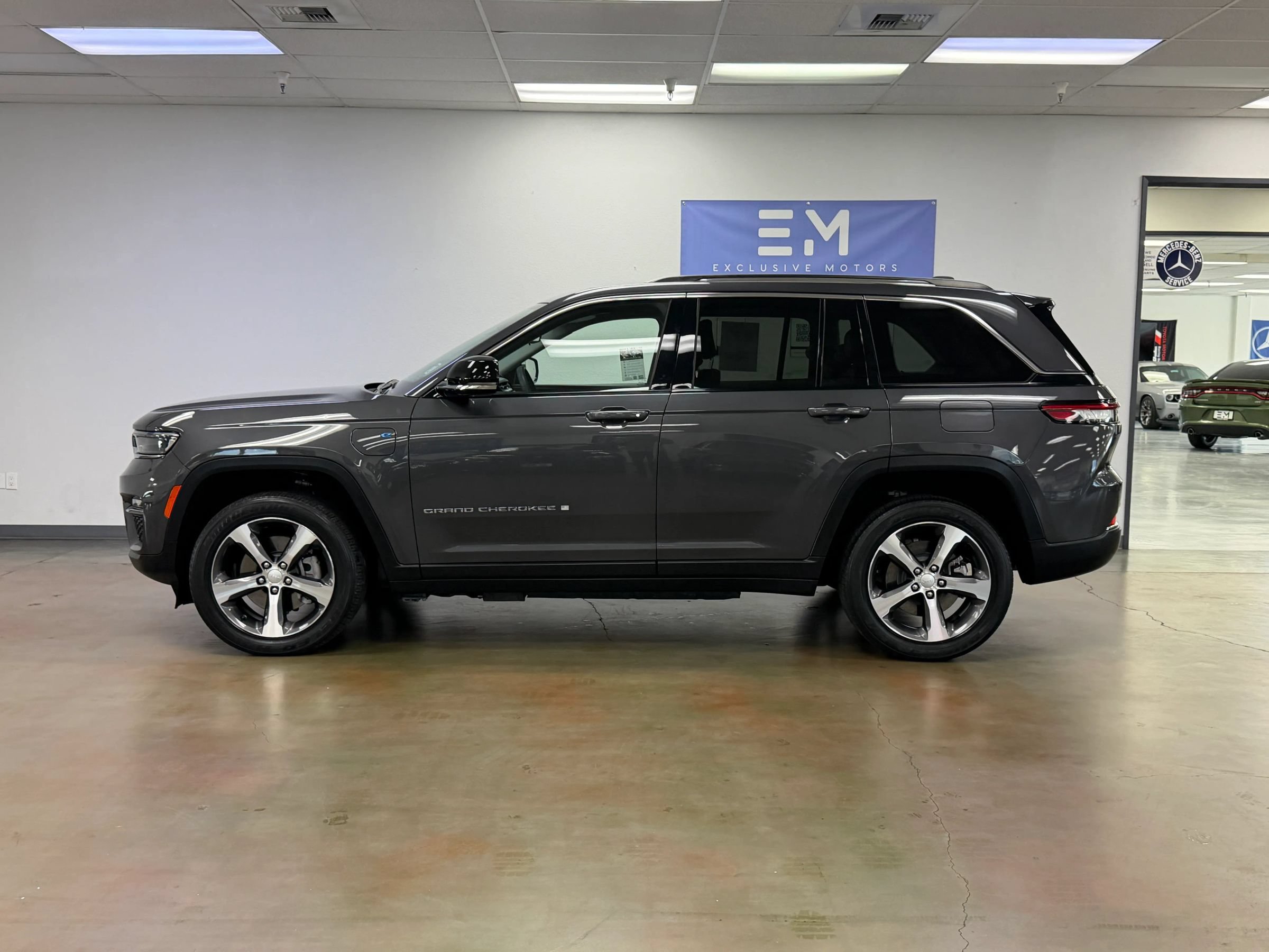 Used 2023 Jeep Grand Cherokee 4WD 4xe image 11