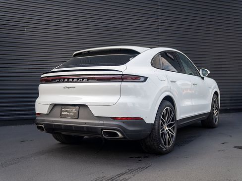 Certified 2026 Porsche Cayenne E-Hybrid Coupe AWD/4WD image 30