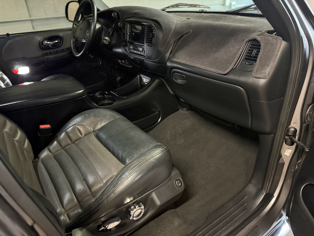 Used 2002 Ford F150 Harley-Davidson RWD image 29