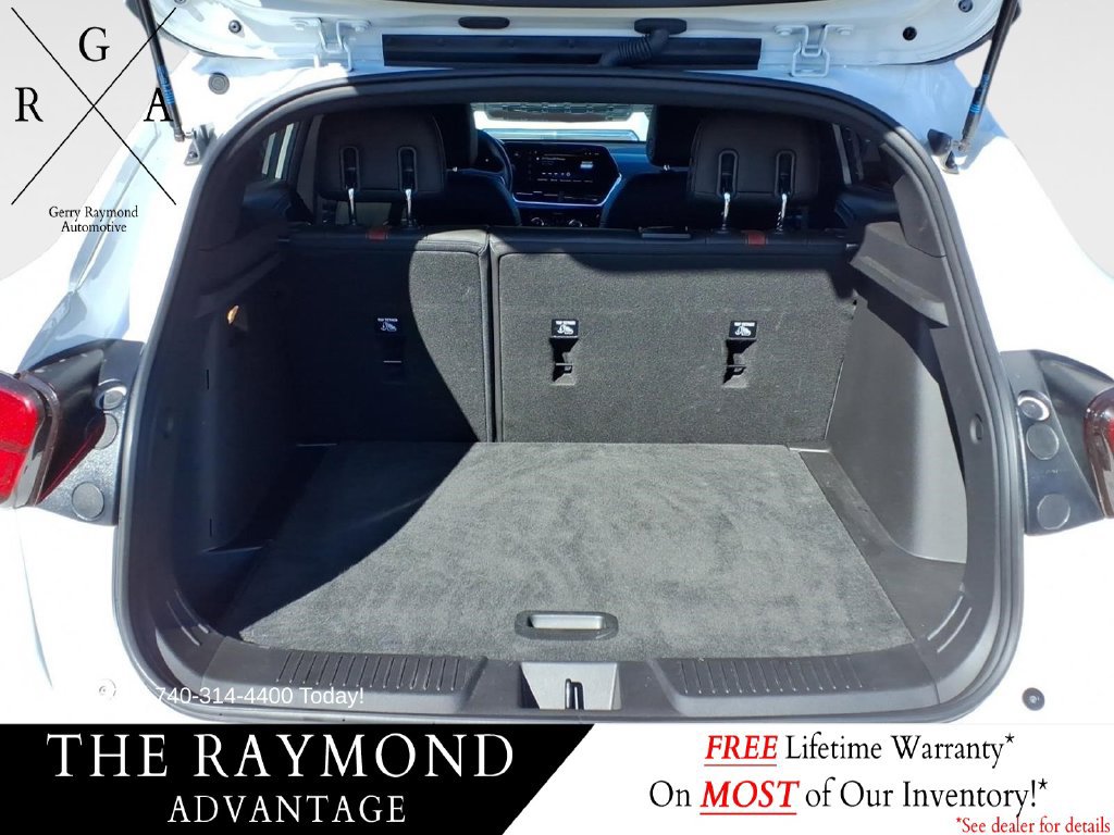 Used 2025 Chevrolet Trax RS w/ Sunroof Package FWD image 14