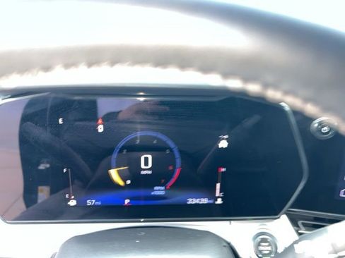 Used 2024 Chevrolet Trax LT w/ Driver Confidence Package FWD image 10