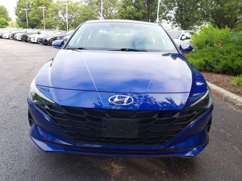 Used 2023 Hyundai Elantra SEL FWD image 2