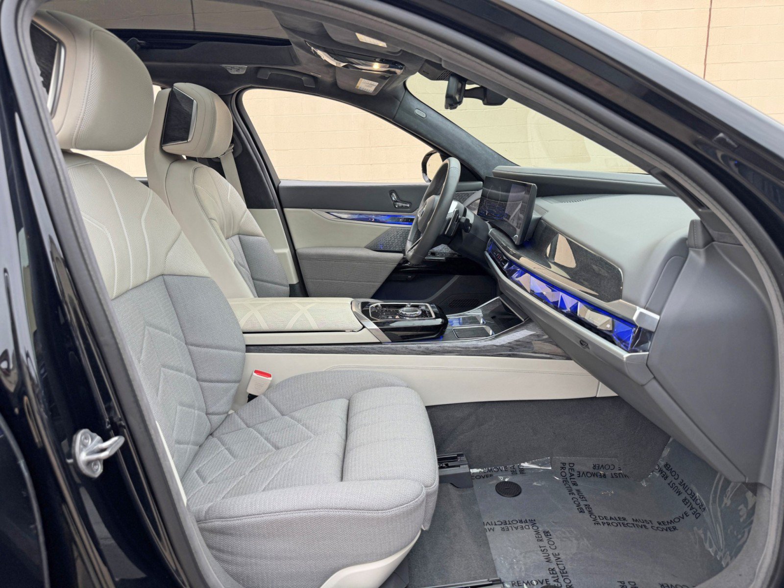 Used 2023 BMW 760i xDrive AWD/4WD image 17
