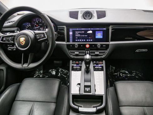 Certified 2025 Porsche Macan AWD/4WD image 16