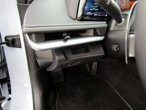 Used 2024 Chevrolet Corvette Stingray Coupe image 15