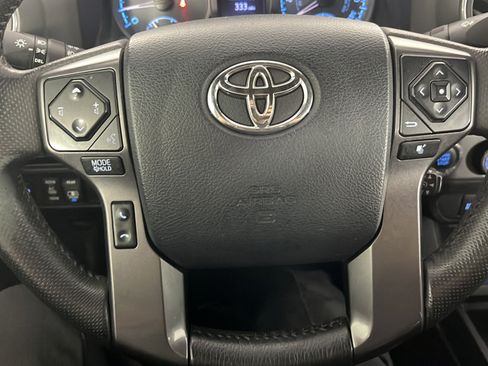Used 2017 Toyota Tacoma TRD Off-Road w/ Tow Package (A/T) AWD/4WD image 20