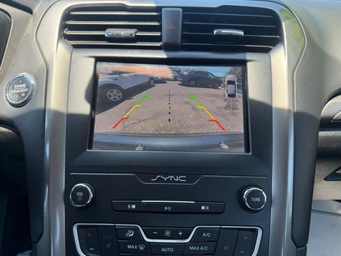 Used 2019 Ford Fusion SE FWD image 14