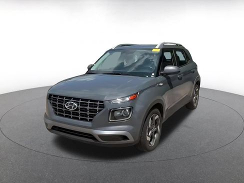 Used 2026 Hyundai Venue SEL FWD image 6