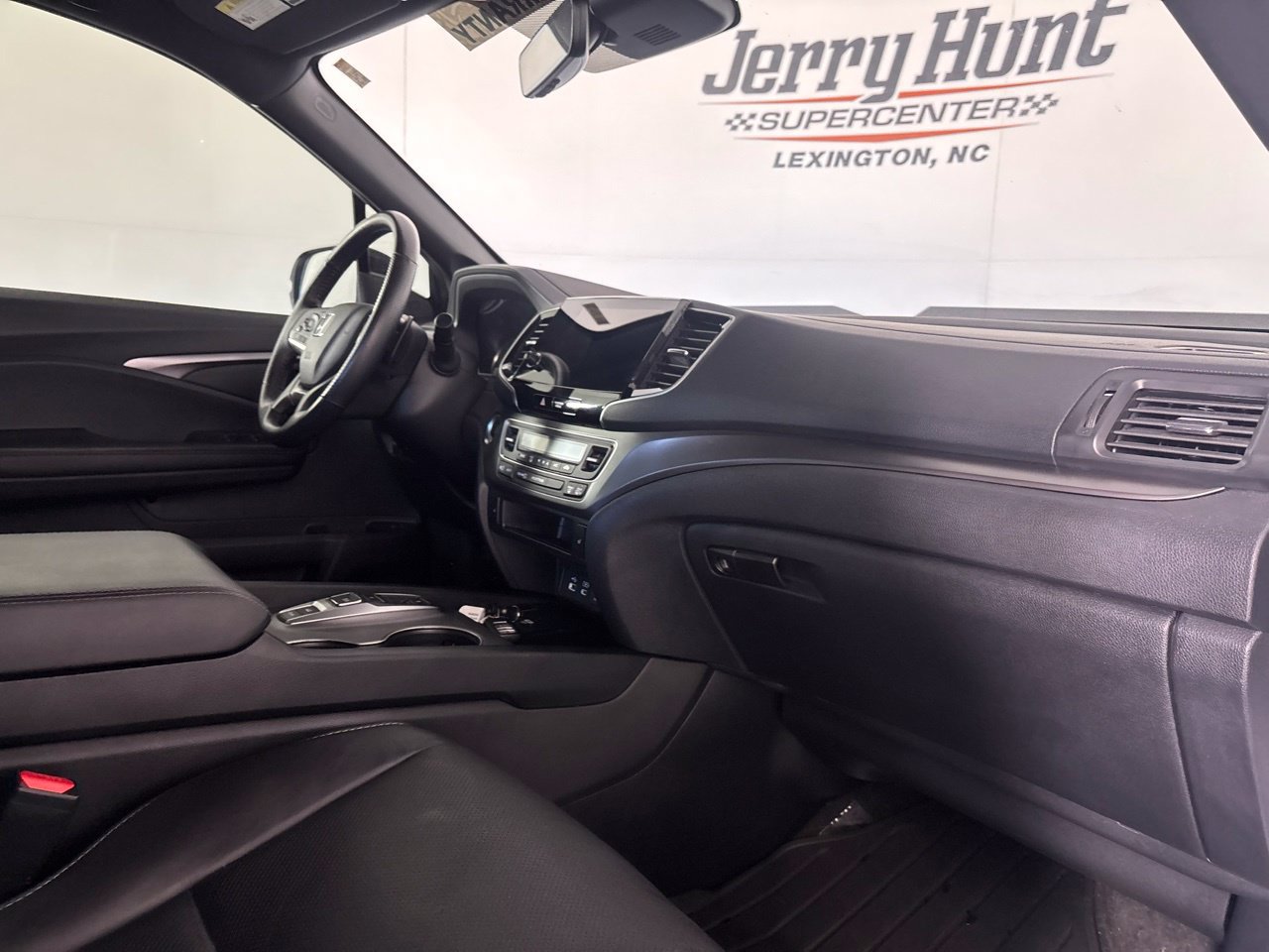 Used 2025 Honda Passport EX-L image 33