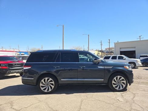 Used 2022 Lincoln Navigator Reserve image 2