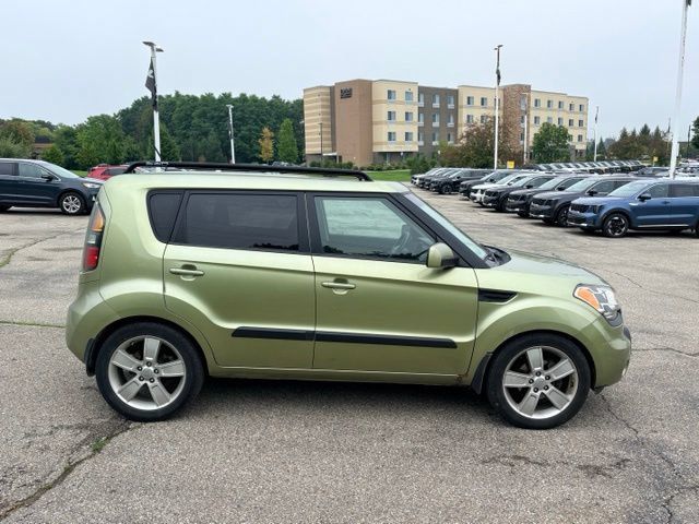 Used 2011 Kia Soul ! FWD image 6